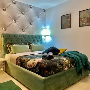 https://bucharest-central-studio-bucharest.bucharesthotelsnow.com