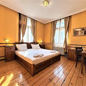 3* Konukevi L'opera